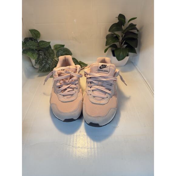 NEW Nike Venture Runner Running Shoes CK2948-601 Pink Women's Size 8 - Picture 1 of 6